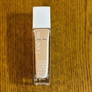 Lancôme Teint Idole Ultra Wear Care and Glow Foundation with Hyaluronic Acid